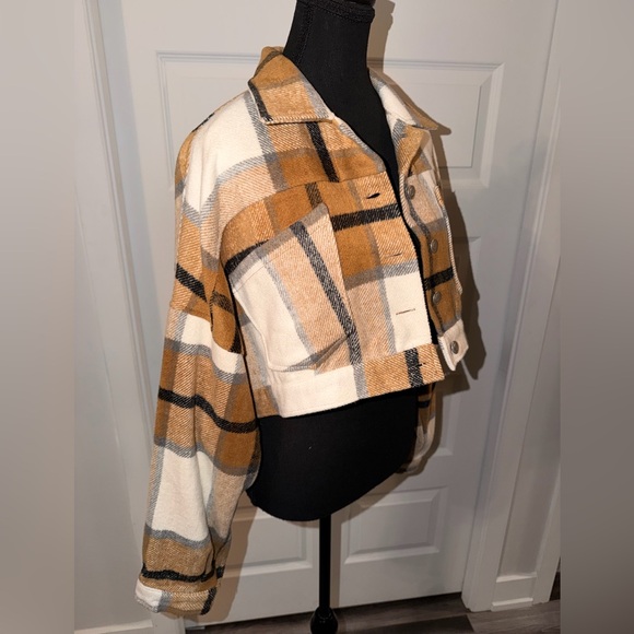 Cropped Plaid Jacket – Fall Essential ✨ - Picture 3 of 4